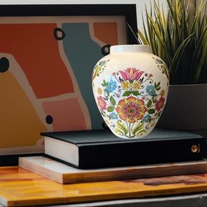 Vintage ELLGREAVE of England jar.